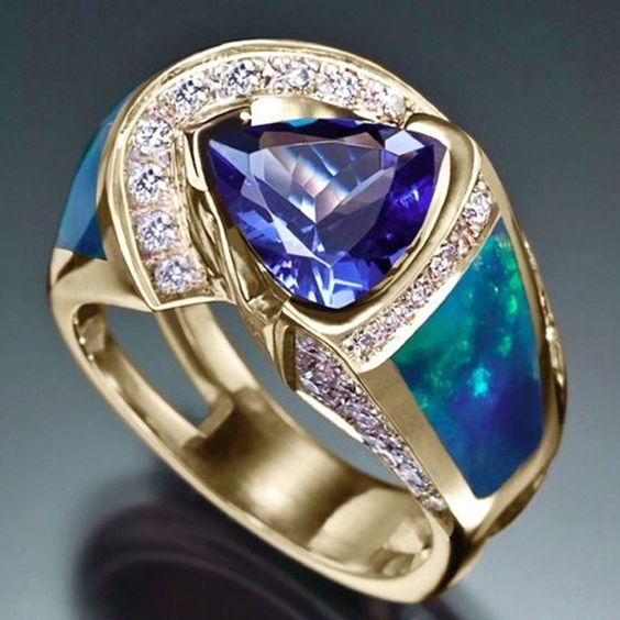 Vintage ring med blå havkrystaller 