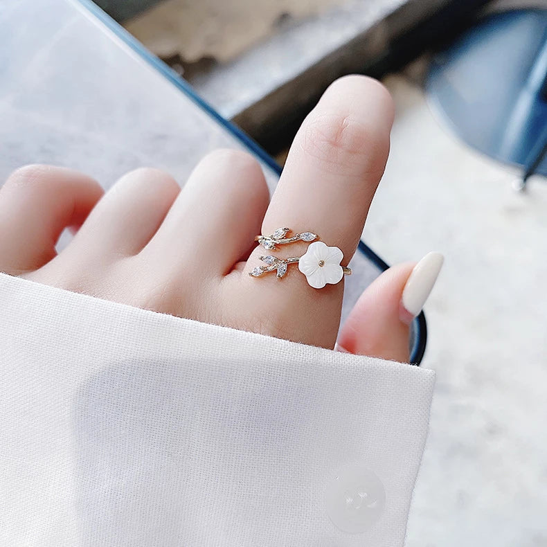 Justerbar Ring med Vild Blomst og Zirkonia i Guld 
