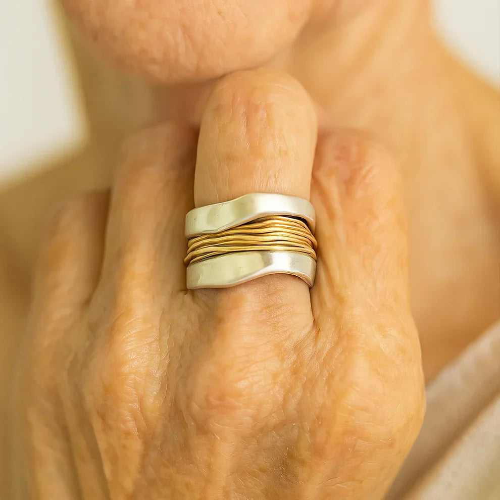Sølv Ring med Gyldne Fibrer