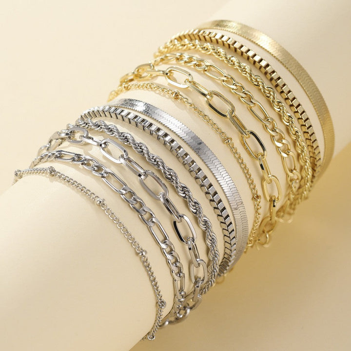 Sæt med gyldne armbånd 