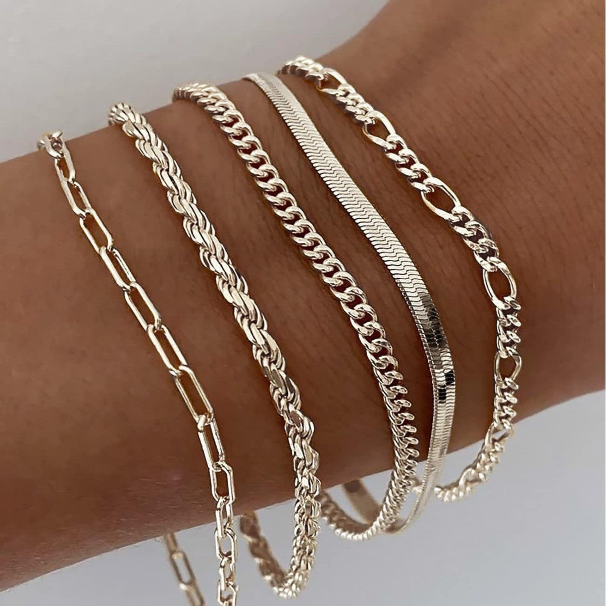 Sæt med gyldne armbånd 