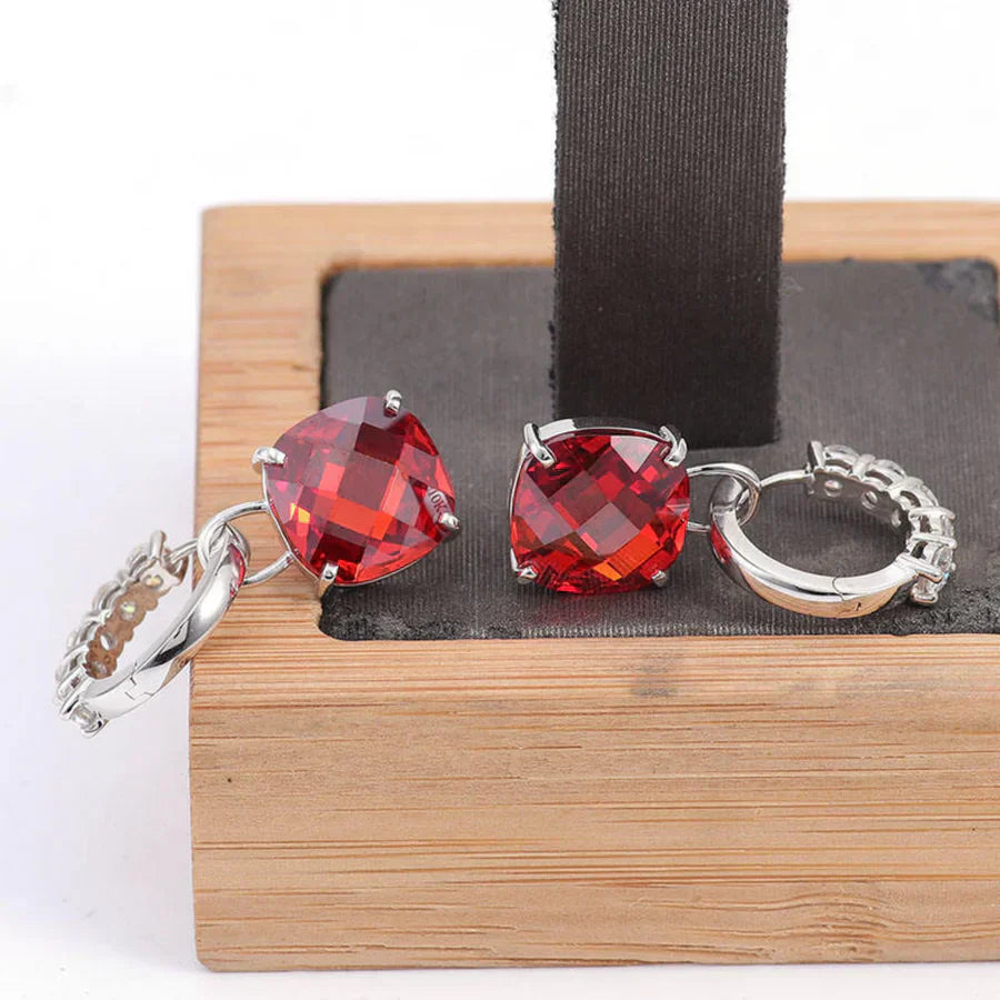 Øreringe med Rubin og Diamant 