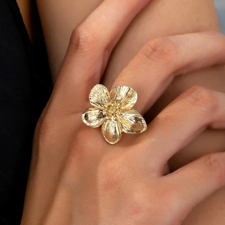 Blomsterring i guld 