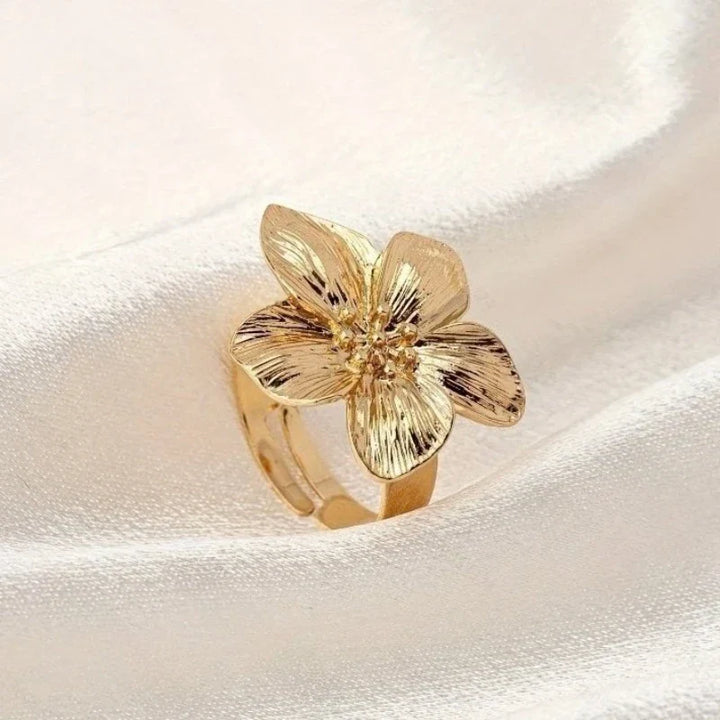 Blomsterring i guld 