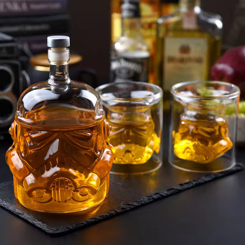 Whiskyflaske i Glas