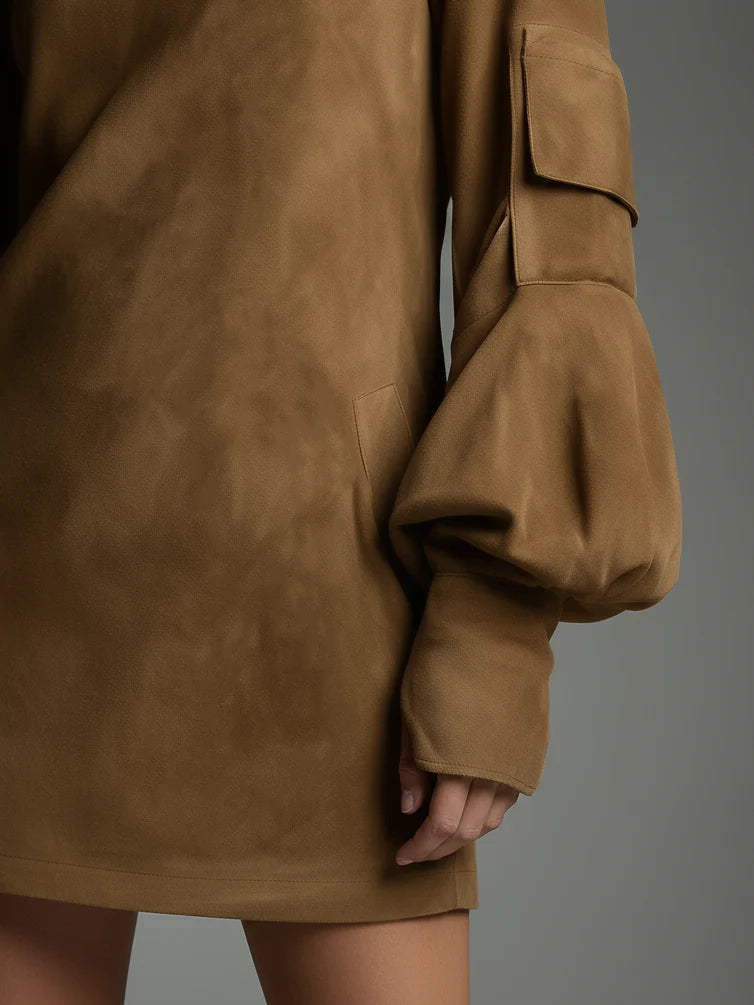 Viktorka | Løs minikjole med rullekrave i vintagestil lavet af ruskind