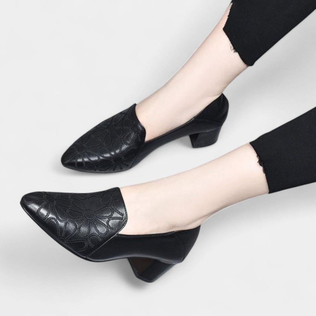 Olene – Pumps med broderi