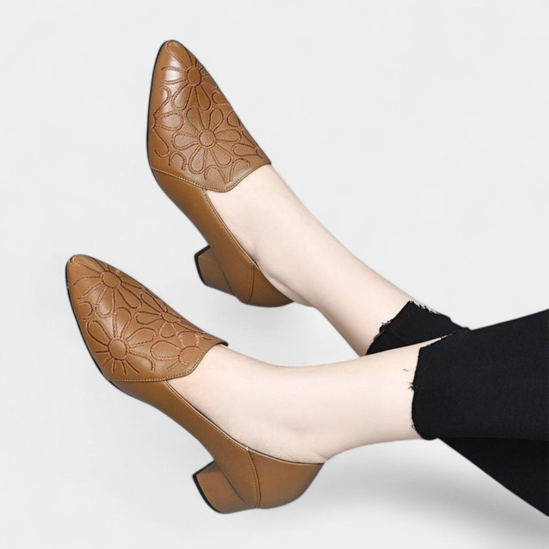 Olene – Pumps med broderi