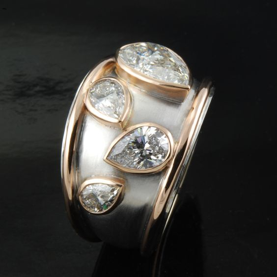 Vintage forgyldt ring med zirkonia indlæg