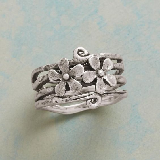 Vintage Ring med Blomster i Sølv 