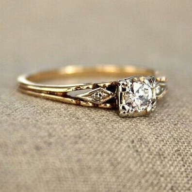 Vintage Ring i Guld med Zirkonia 