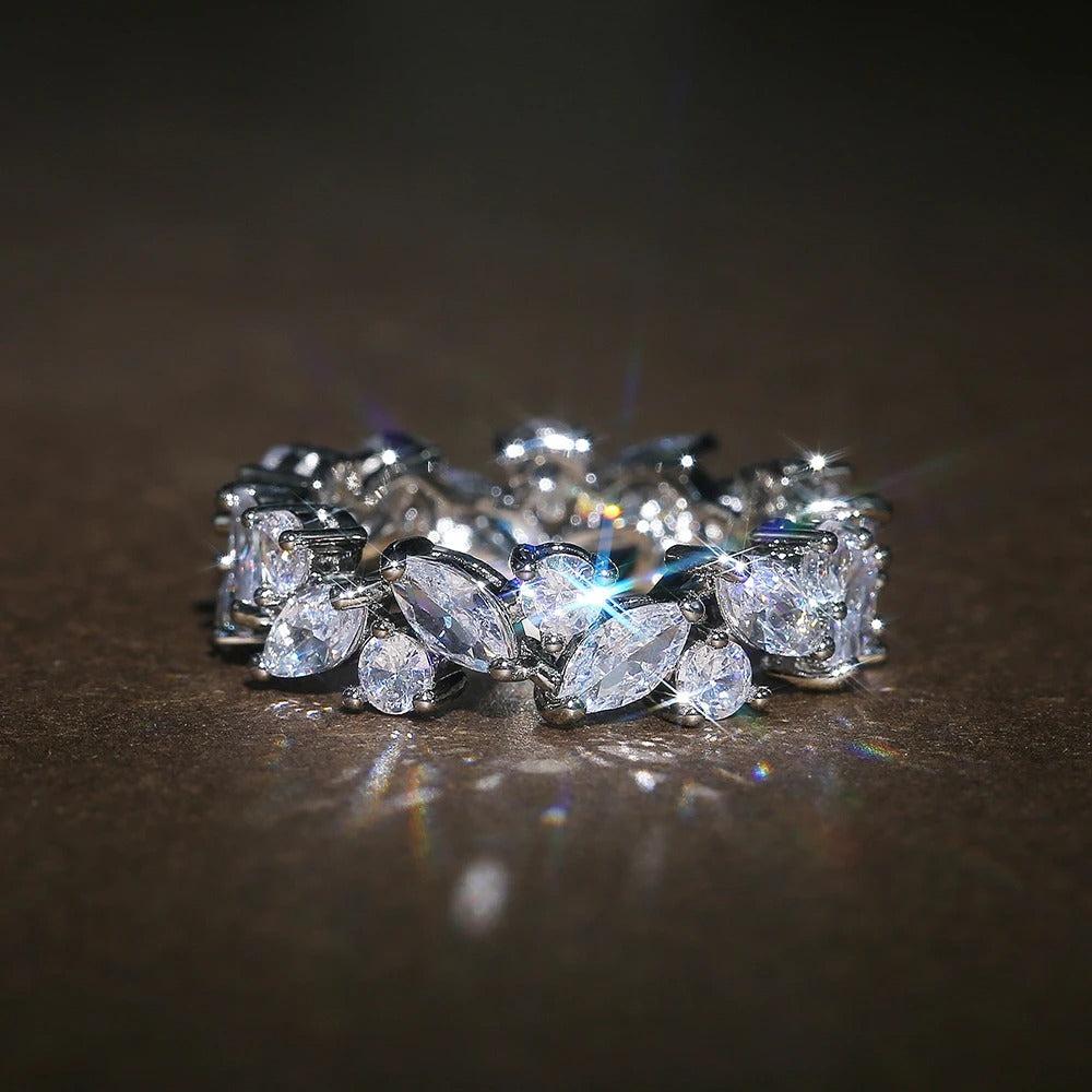 Vintage evighedsring med runde og marquise diamanter 