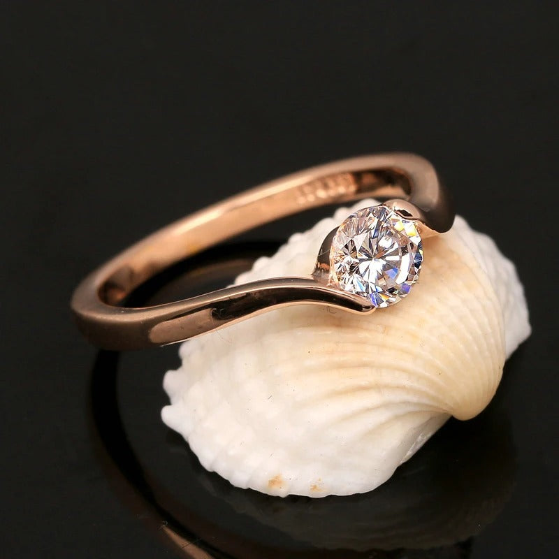 Vintage ring i rosaguld med solitær og rund diamanter 