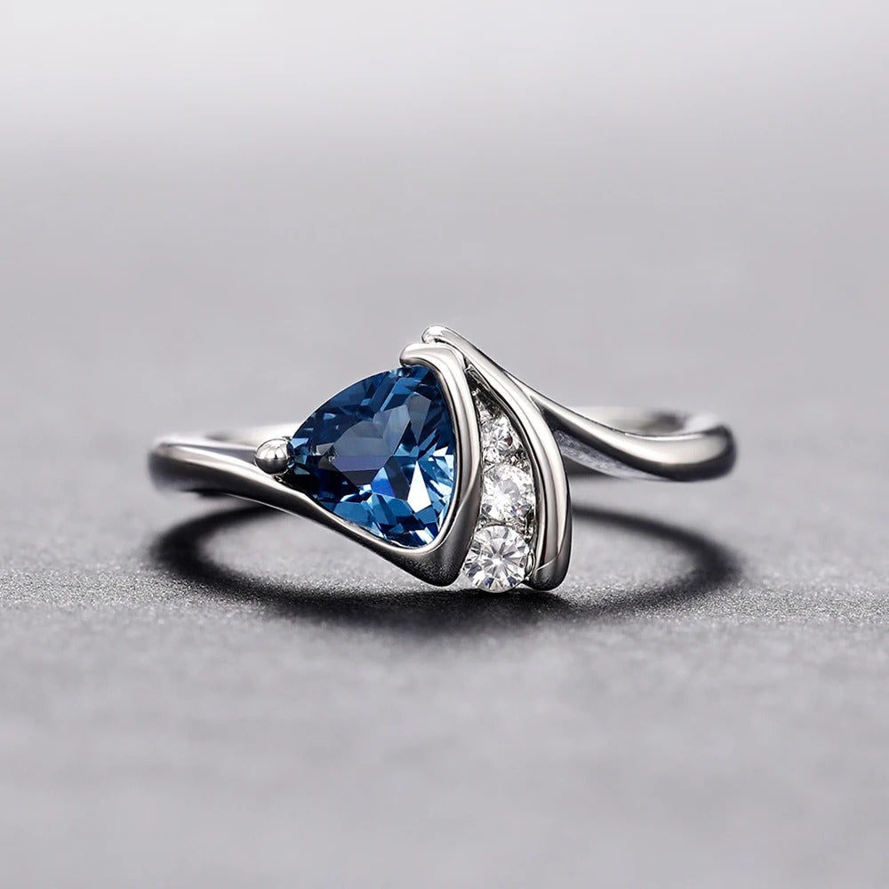 Sølv Vintage Ring med Blå Trekantet Sten