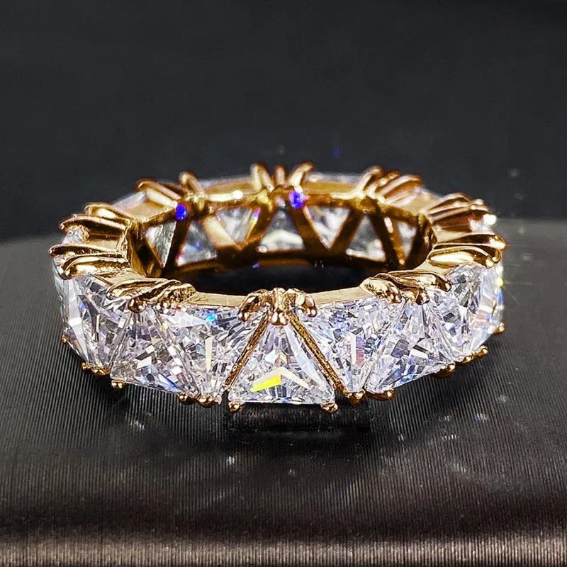 Vintage Trekanten Ring med Stene i Guld 