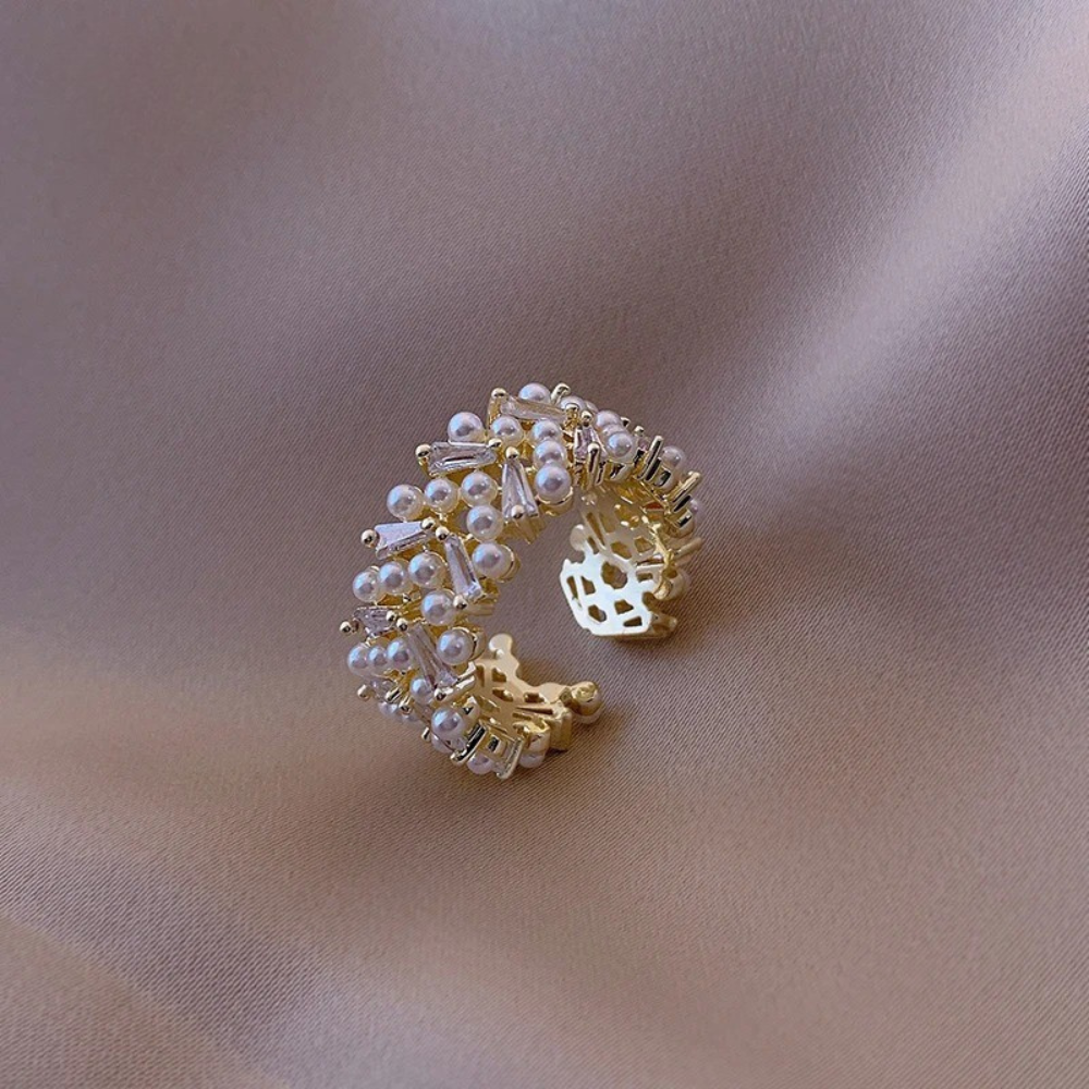 Justerbar Vintage Ring med Perler og Gyldne Krystaller