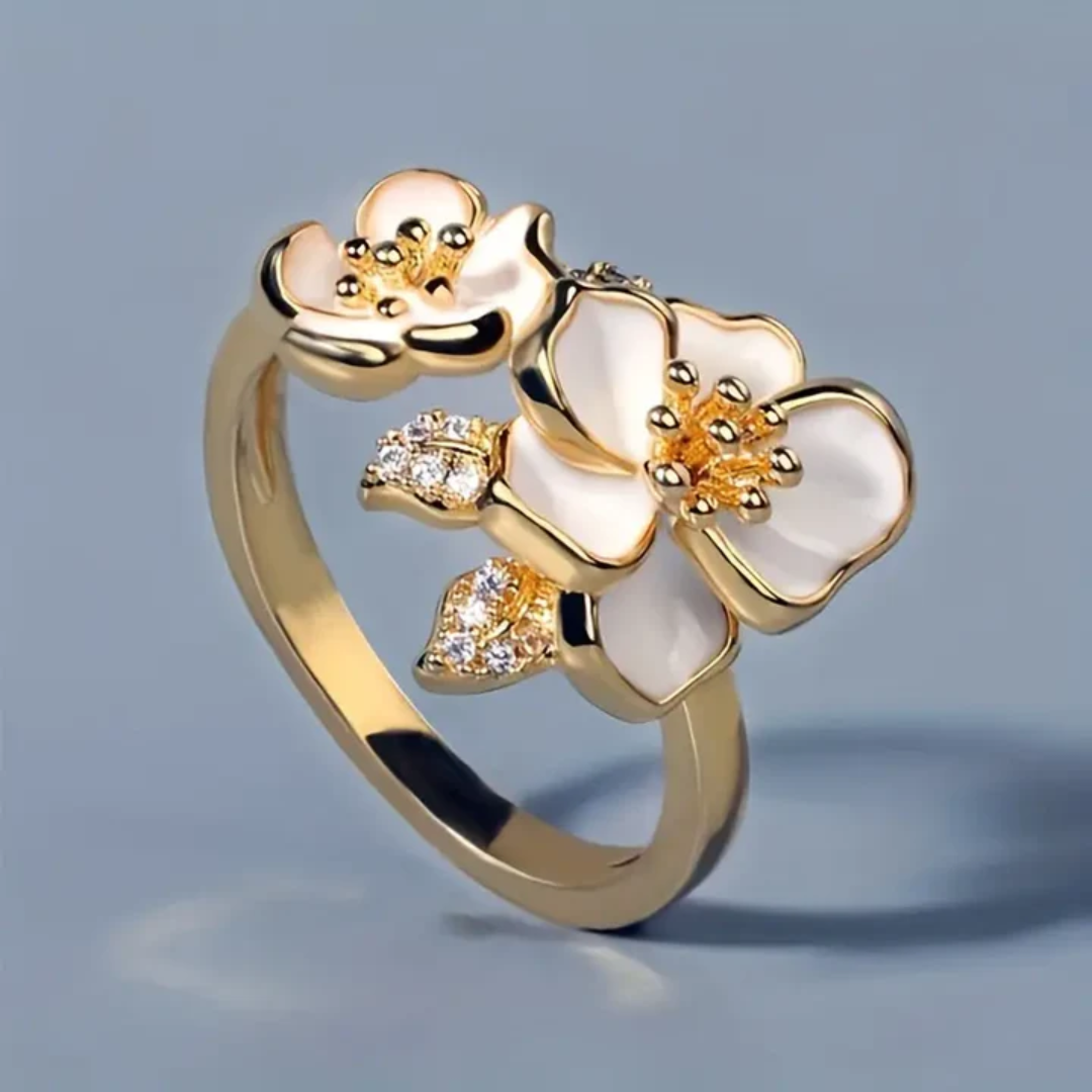 Guldring med hvid blomst 